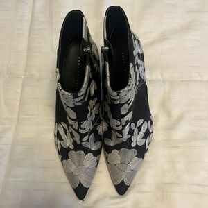 Zara floral embroidered booties worn once!